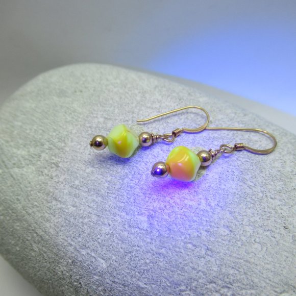 Uranium glass bead earrings - Picture 6 of 16
